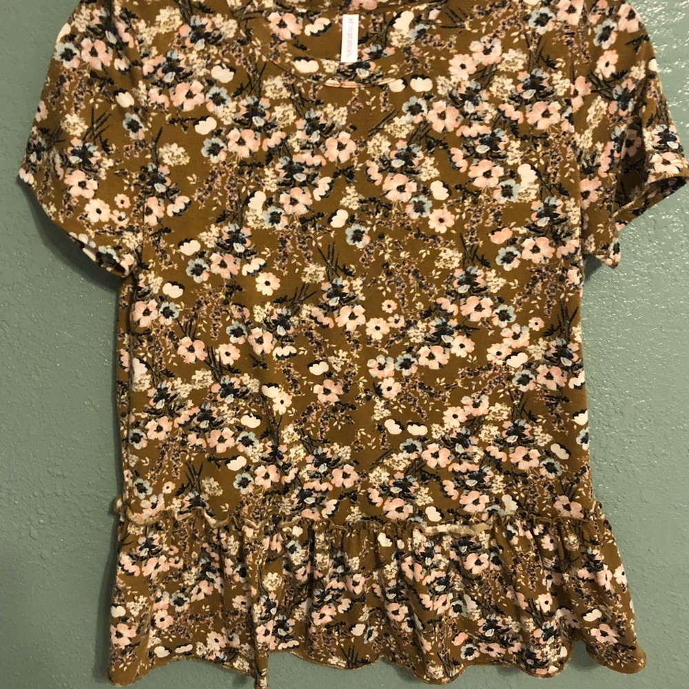 Soft cotton vintage floral print ruffle hem top